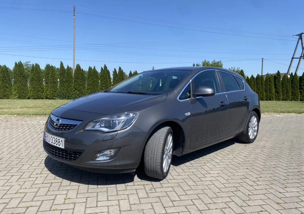 Opel Astra cena 26900 przebieg: 200000, rok produkcji 2011 z Kutno małe 781